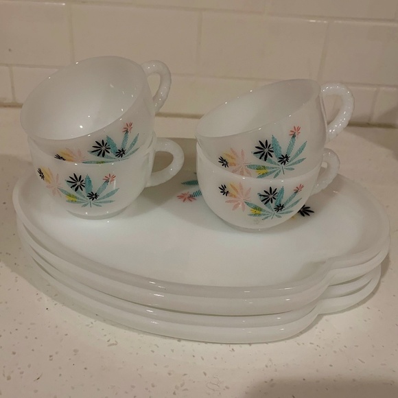Federal glass Other - 1950 'sVintage Federal    "Atomic  Burst" pattern" tea  or Luncheon Set.